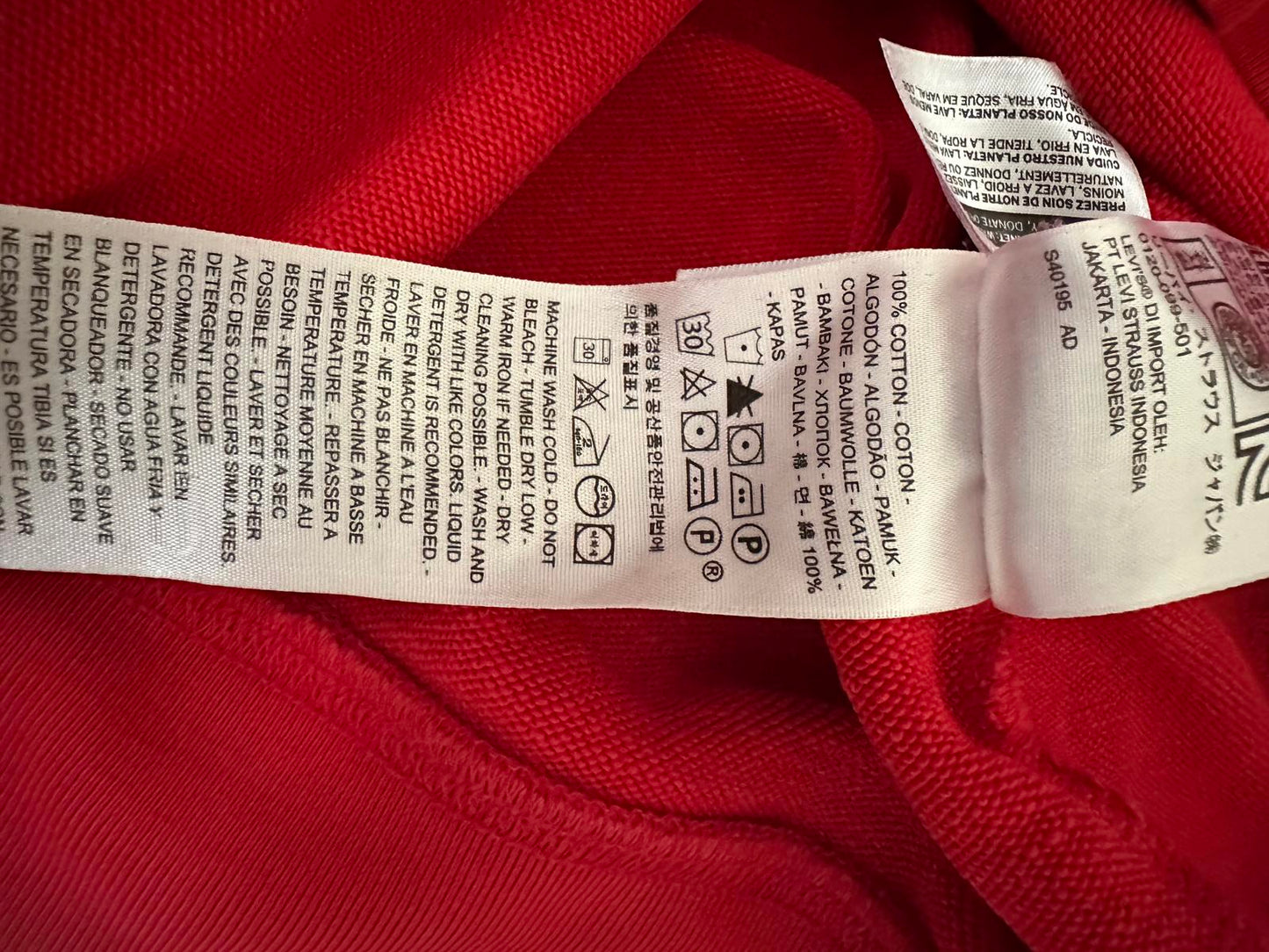 Levi’s Classic Red Hoodie – Timeless Comfort & Style