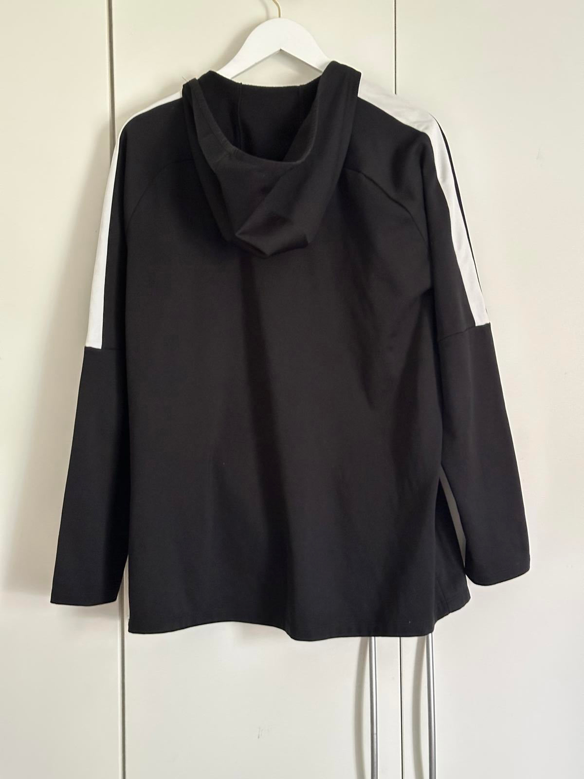 Nike Dri-FIT Black Hoodie with White Swoosh – XL