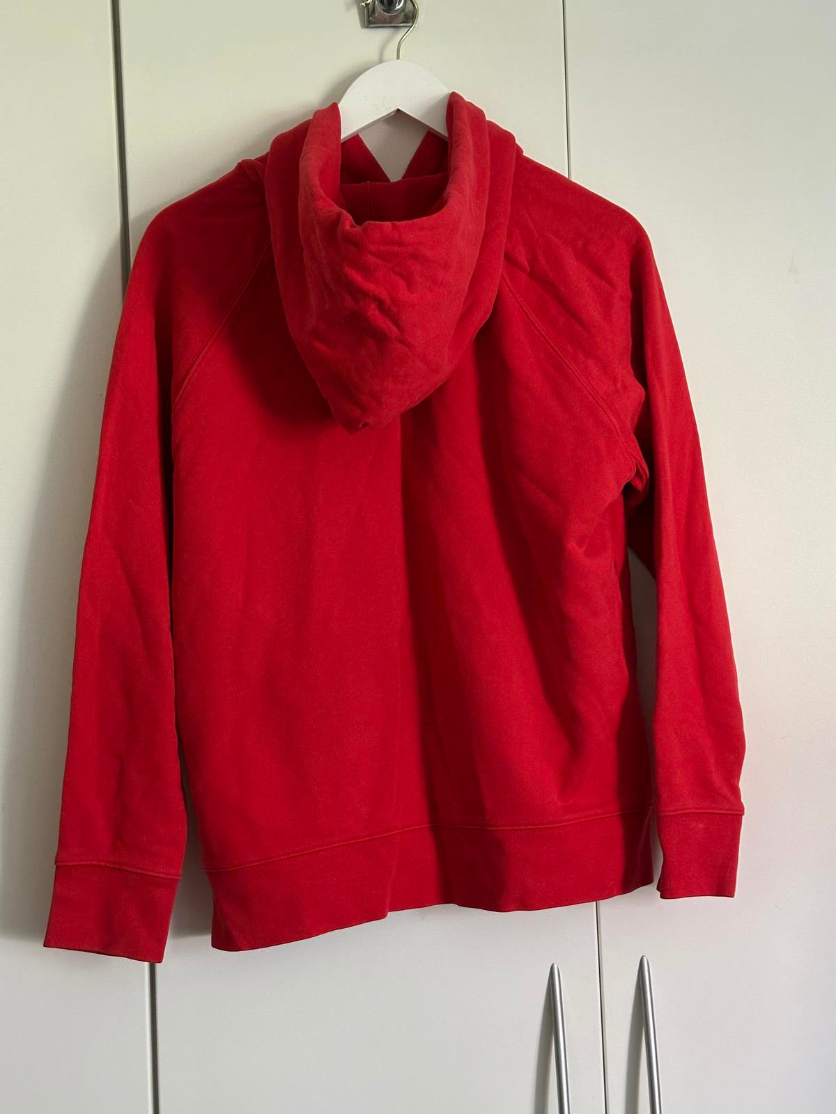 Levi’s Classic Red Hoodie – Timeless Comfort & Style