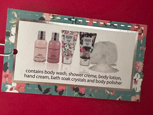 Baylis & Harding LOVE Floral 3 Drawer Pamper Gift Set