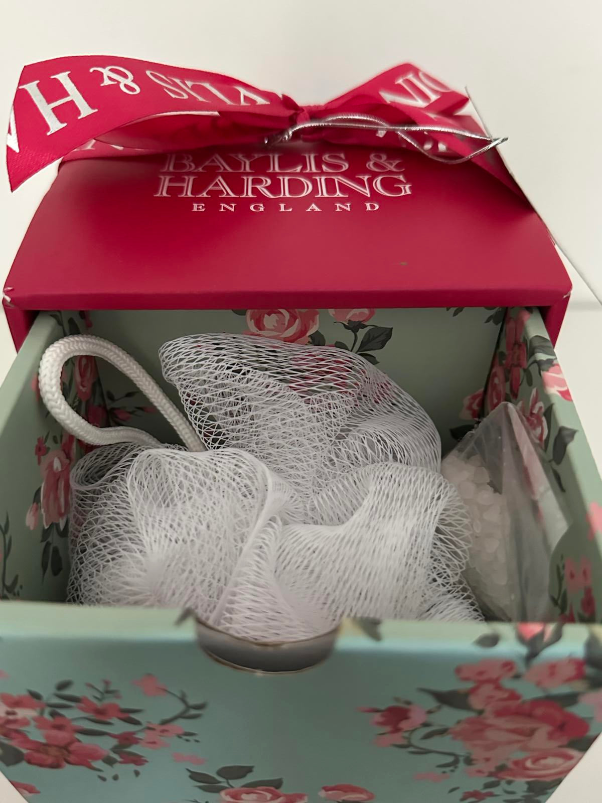 Baylis & Harding LOVE Floral 3 Drawer Pamper Gift Set