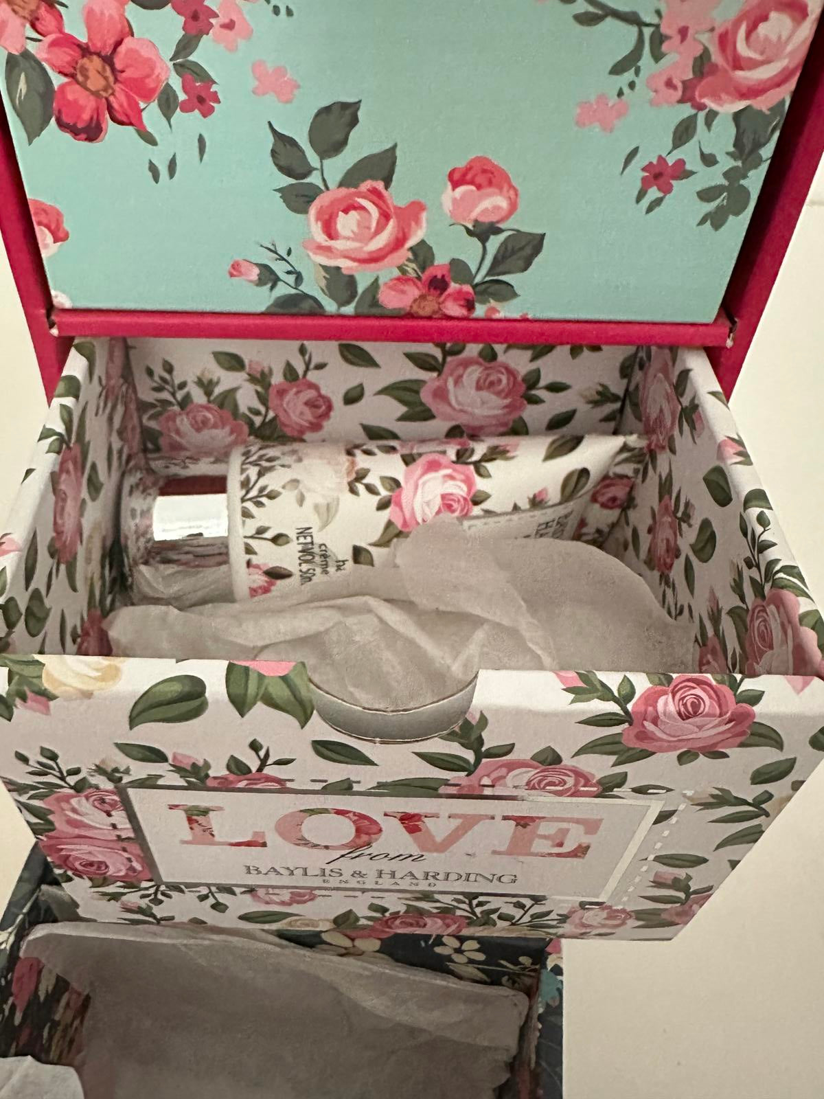 Baylis & Harding LOVE Floral 3 Drawer Pamper Gift Set