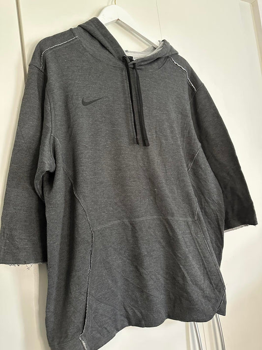 Nike Dri-Fit Grey Hoodie – Lightweight Training Sweatshirt
