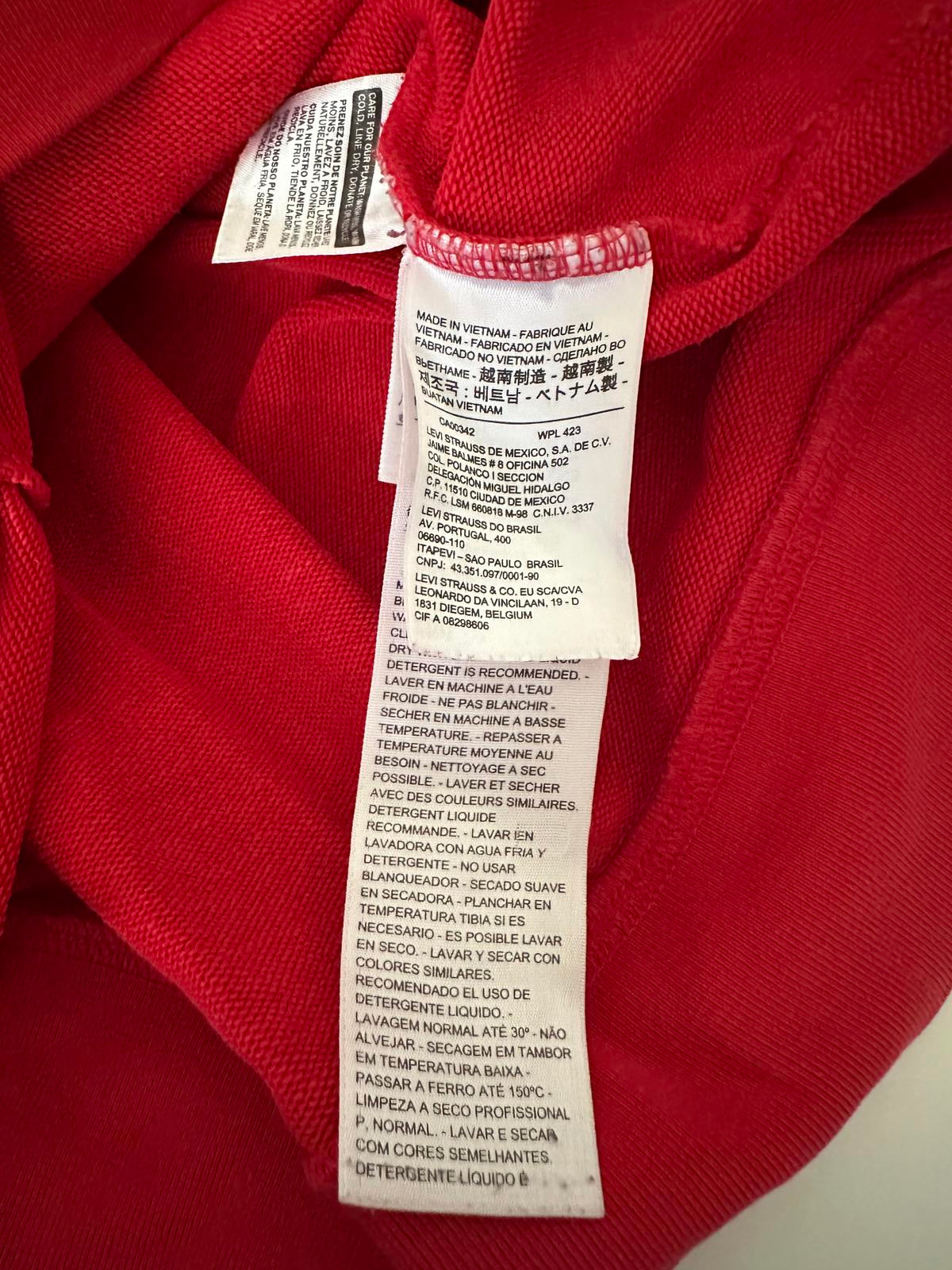 Levi’s Classic Red Hoodie – Timeless Comfort & Style