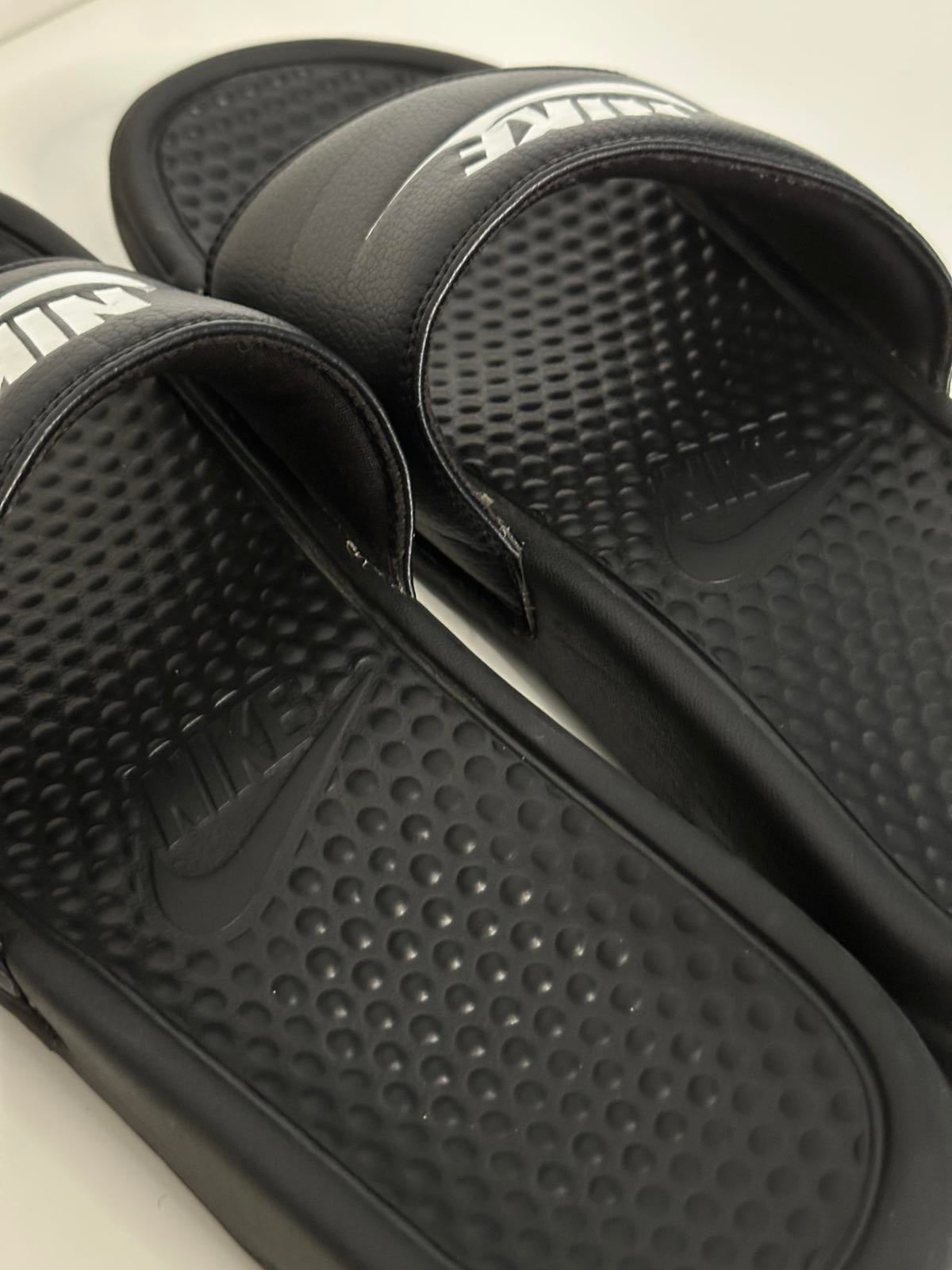 Nike Benassi Slides Black/White Men’s UK 7 (EU 41)