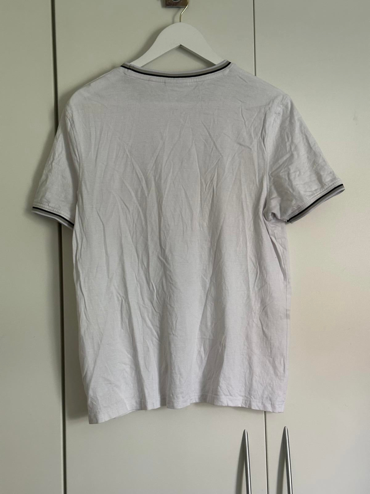 Slazenger White Crew Neck T-Shirt with Contrast Trim – Size S