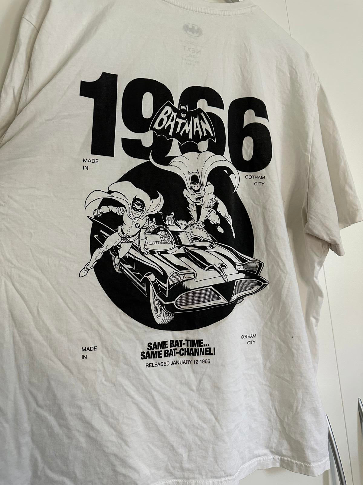 Batman 1966 Graphic T-Shirt โ Next DC Comics White Tee 2XL