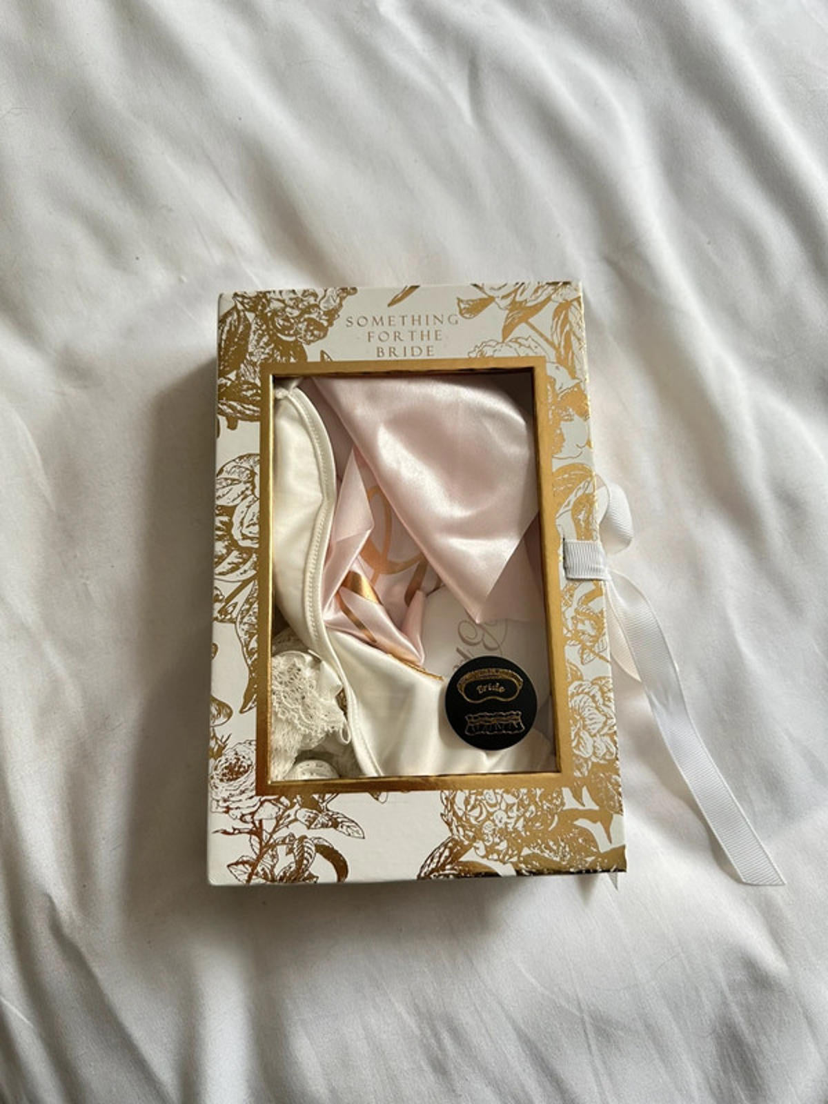 Bridal Sleepwear Set with Eye Mask and Accessories