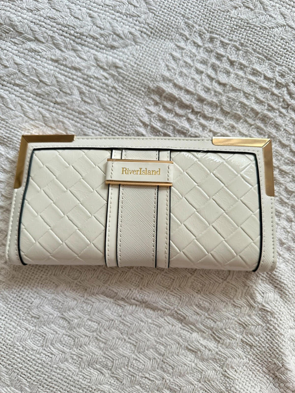 Stylish River Island Quilted Wallet - Elegant Cream Design
