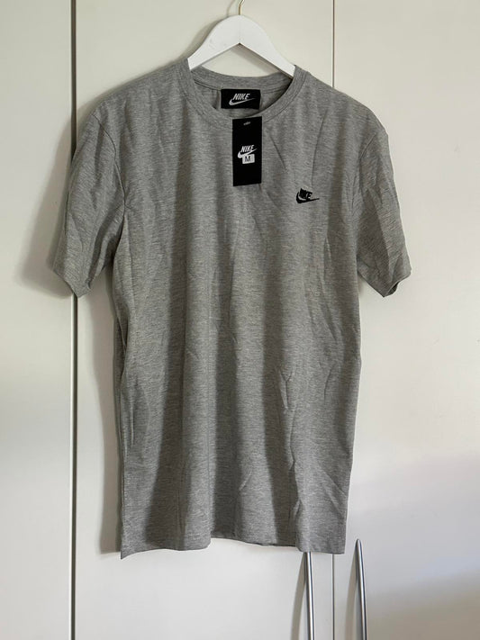 Nike Grey Essential Logo T-Shirt Men’s Medium